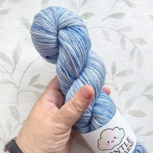 Hand dyed 4 ply yarn 100g in shades of blue with blue and pink speckles called Blue Tide.
