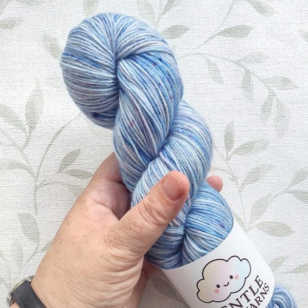 Hand dyed 4 ply yarn 100g in shades of blue with blue and pink speckles called Blue Tide.
