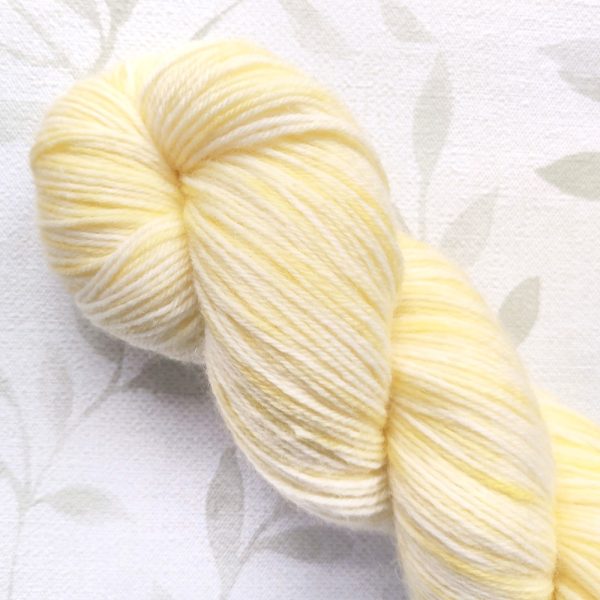 hand dyed 4 ply 100g in shades of lemon and white called Lemon Meringue.