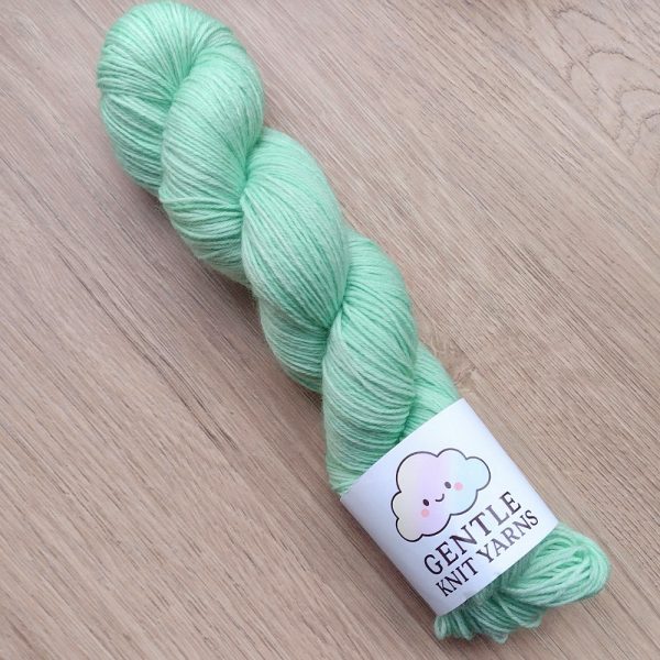 hand dyed mint 100g 4ply skein