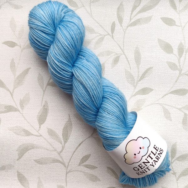 hand dyed yarn Blue Sky pastel blue 100g 4 Ply