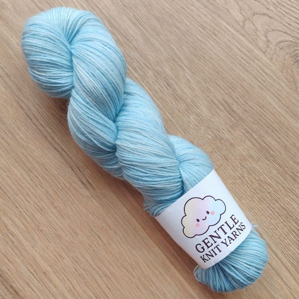 hand dyed lemon 4ply 100g yarn called powder blue sky