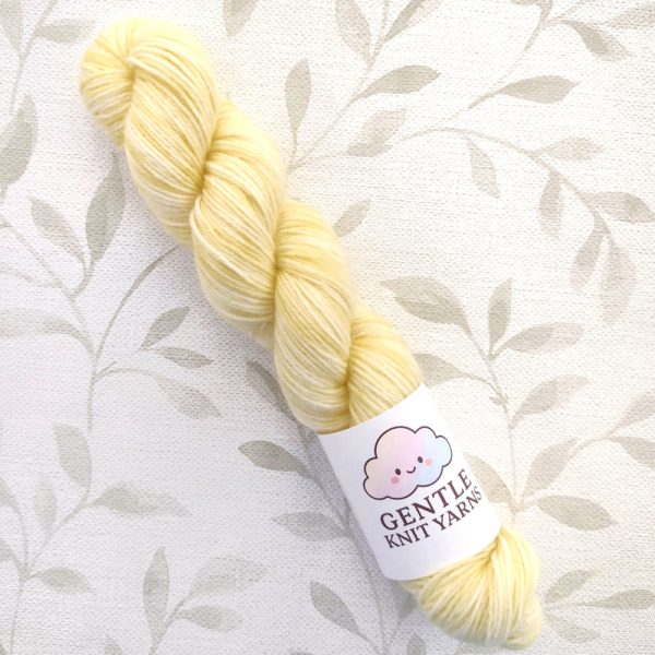 hand dyed 4 Ply 50g in shades of lemon and white called Lemon Meringue.