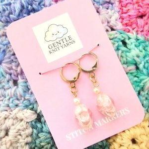 hand made set of 3 pink crystal and white pearl stitch markers with gold finish round lever clasp and fittings.